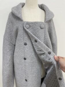 ウールの被布衿コート