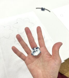 絞りの指抜き