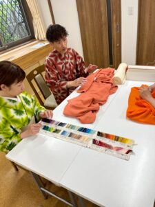 色無地を色抜きして違う色に染め替える