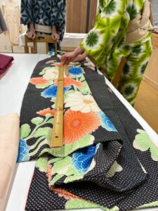 絞りのお振袖を袖丈直し