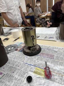 鏝の釜の中は埃がいっぱい！