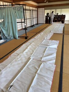 沖縄の工房様で柄をどこに入れるかをご説明させて頂きました