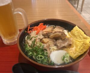 那覇空港で沖縄そば