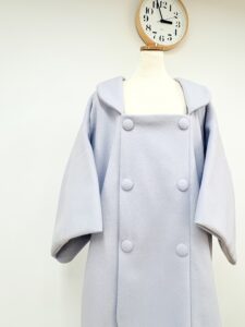 ウールの被布衿コート